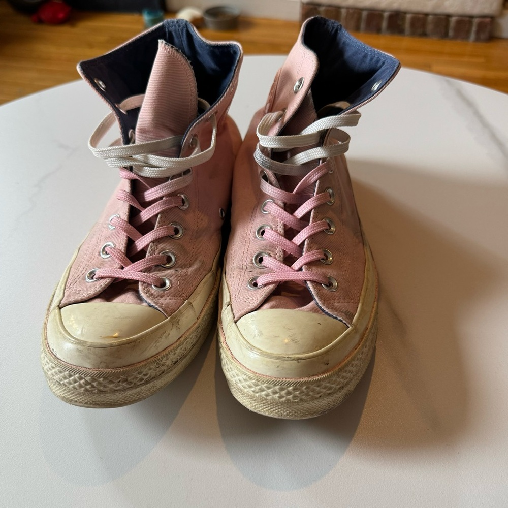 Men’s Converse pink size 9